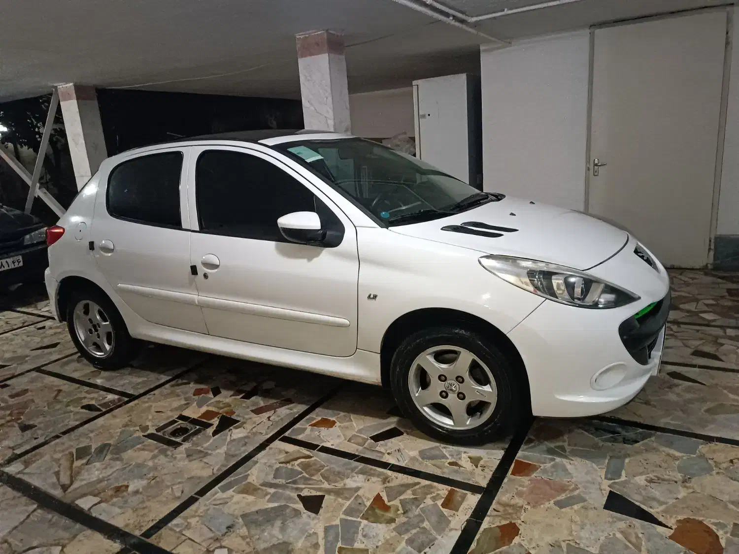 207 مدل 1400 عروسک بی رنگ مشابه صفر|خودرو سواری و وانت|رشت, حاجی آباد|دیوار