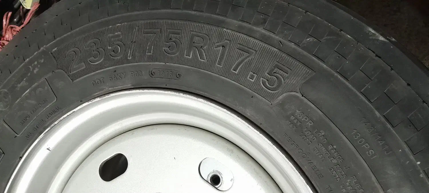 لاستیک ۲۳۵ خاوری|قطعات یدکی و لوازم جانبی|قروه, |دیوار