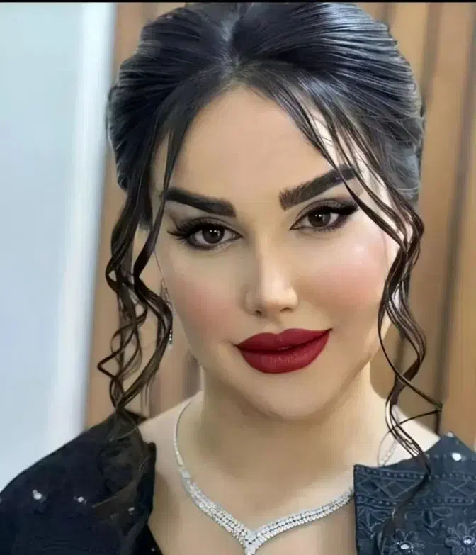 میکاپ و شینیون تخصصی (با مناسب ترین قیمت )|خدمات آرایشگری و زیبایی|خرم‌آباد, |دیوار