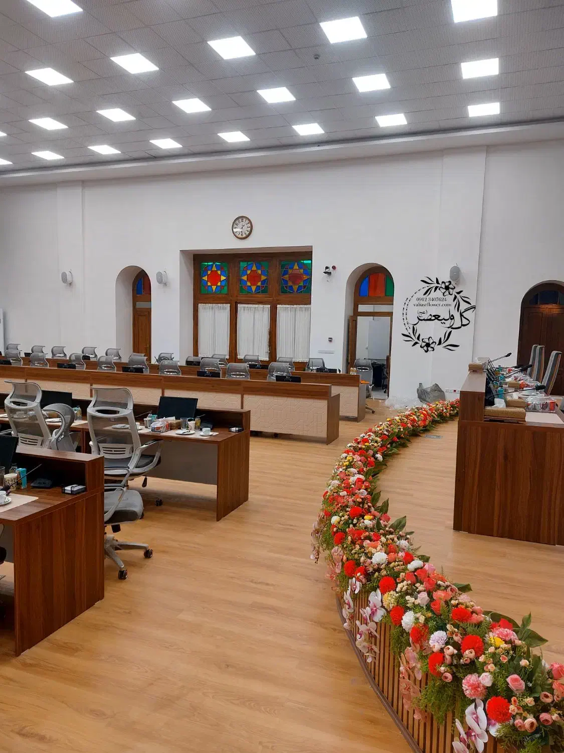 لیلیوم ۳ گل/سالن همایش/کنفرانس/سن اداری،تزئین|گل مصنوعی|تهران, بازار|دیوار