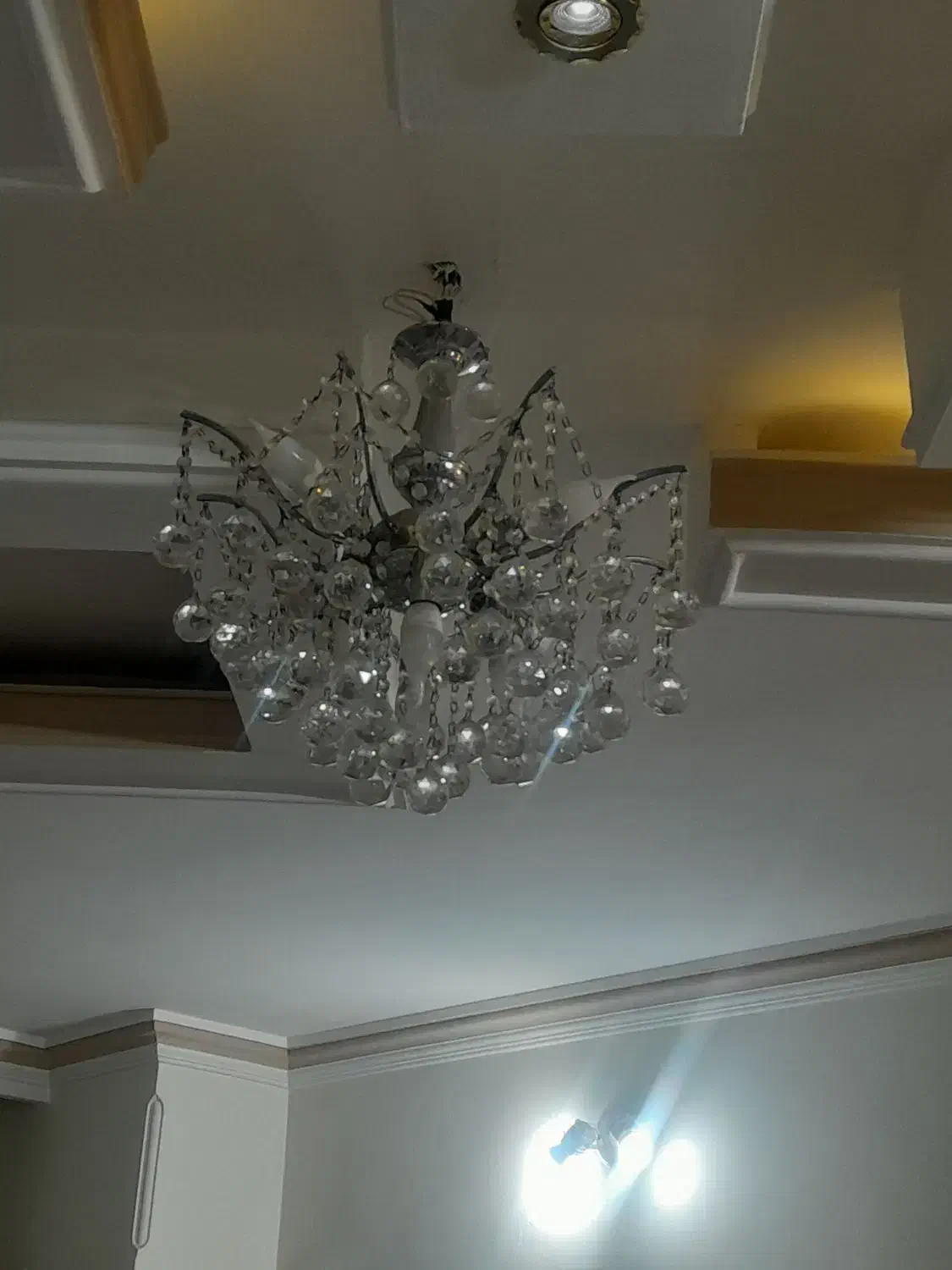 لوستر|لوستر و چراغ آویز|مشهد, فرهنگ|دیوار