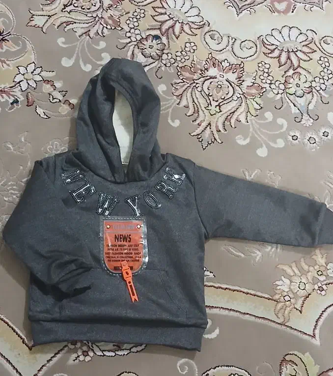 سویشرت بچگانه نو و سایز۴۰ ..تک باقی مانده|کفش و لباس بچه|قم, نیروگاه|دیوار