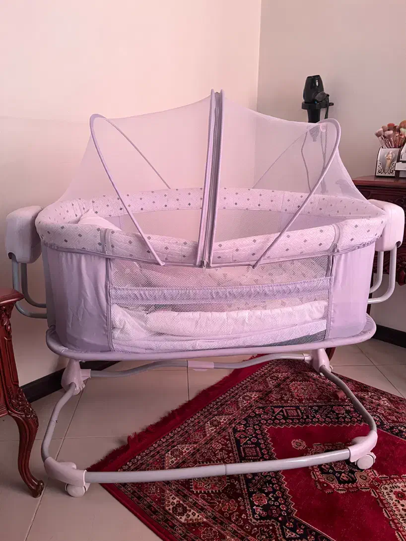 گهواره برقی ماستلا تخت کنار مادر|تخت و صندلی بچه|تهران, دریاچه شهدای خلیج فارس|دیوار