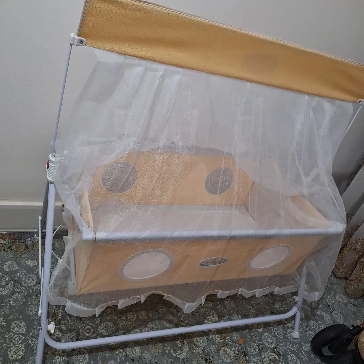 گهواره بچه نو نو|تخت و صندلی بچه|ملایر, |دیوار