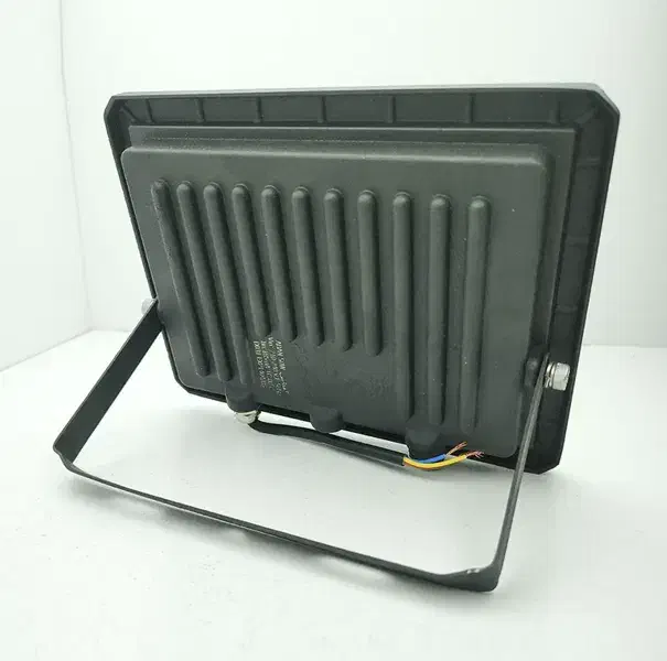 پروژکتور 30 و 50 و 100 و 200 و 300 (وات)|لامپ و چراغ|بوشهر, |دیوار