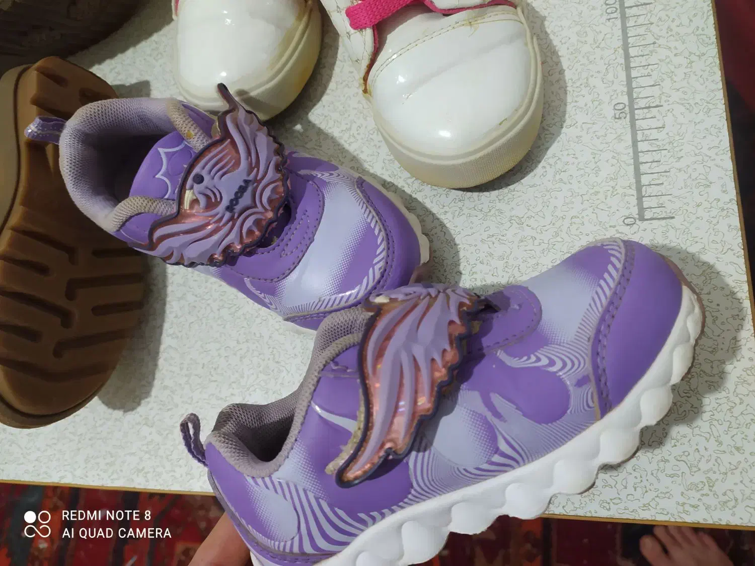 کفش بچگانه فقط۲۰۰|کیف، کفش، کمربند|میانه, |دیوار