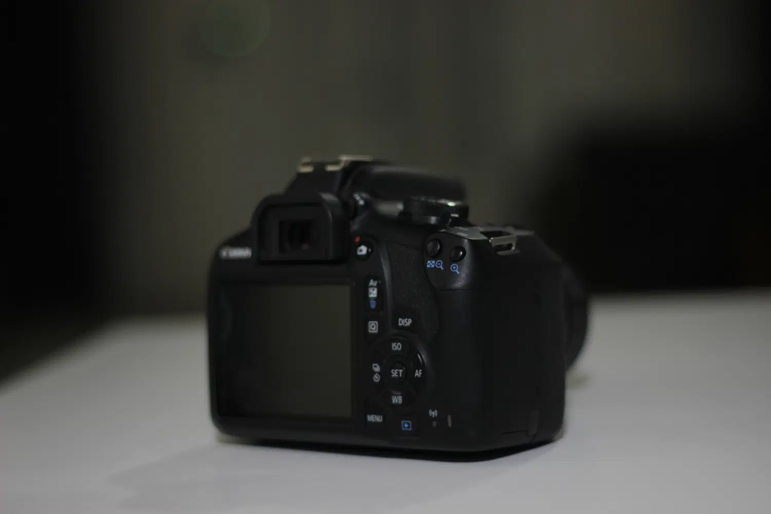 Canon EOS 2000D + لنز 18-55|دوربین عکاسی و فیلمبرداری|طبس, |دیوار