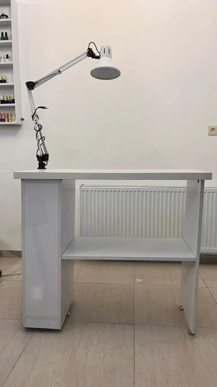 فروش ست اداری انتظار میز ناخن و تخت اکستنشن مژه|آرایشگاه و سالن‌های زیبایی|بیجار, |دیوار
