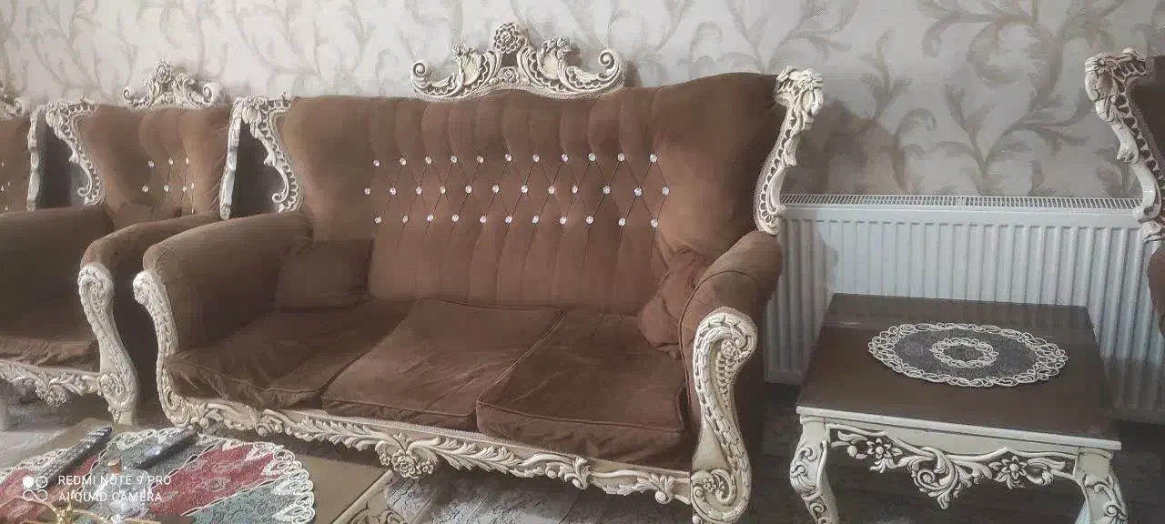 مبل هفت نفره همراه با جلو مبلی و دو میز عسلی|مبلمان خانگی و میز عسلی|اسلامشهر, شهرک مصطفی خمینی|دیوار