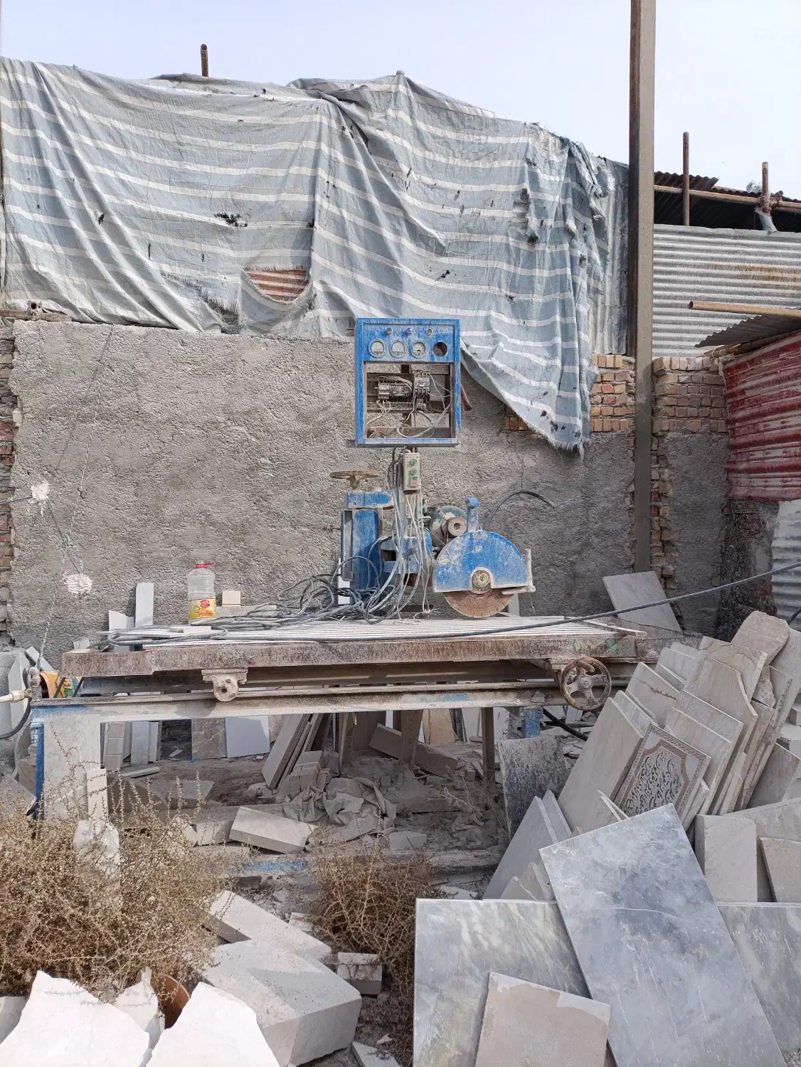 یک دستگاه برش سنگبری فرز آبی|ماشینآلات صنعتی|قلعه نو, |دیوار