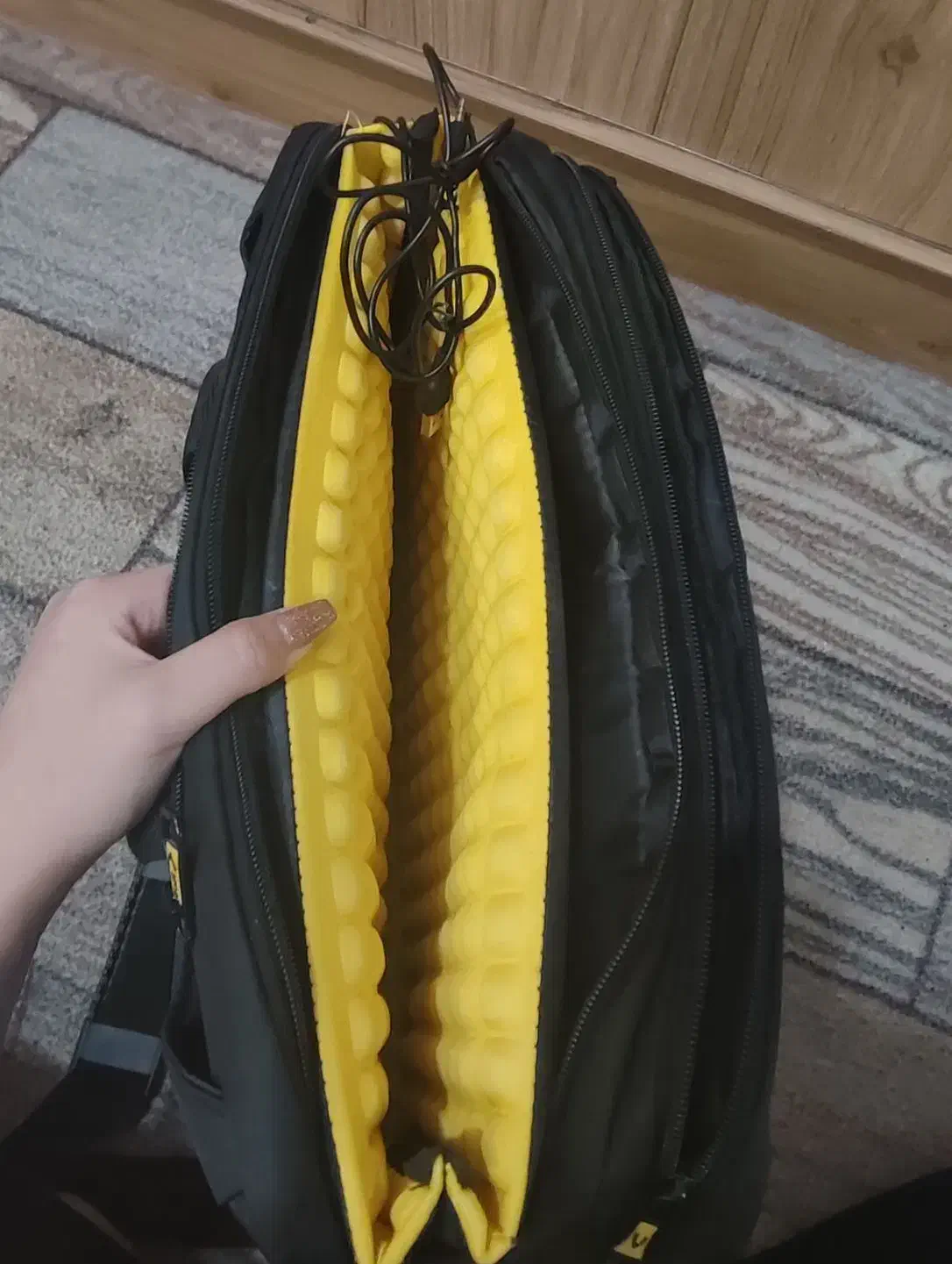 کیف‌سه‌کاره‌کمل|کیف، کفش، کمربند|شهرکرد, |دیوار