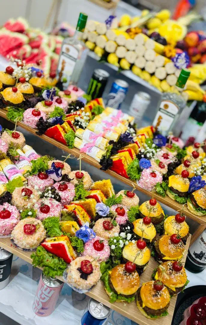 سفارش انواع کیک، شیرینی، فینگر فود و غذای خانگی|خدمات پذیرایی، مراسم|تبریز, |دیوار