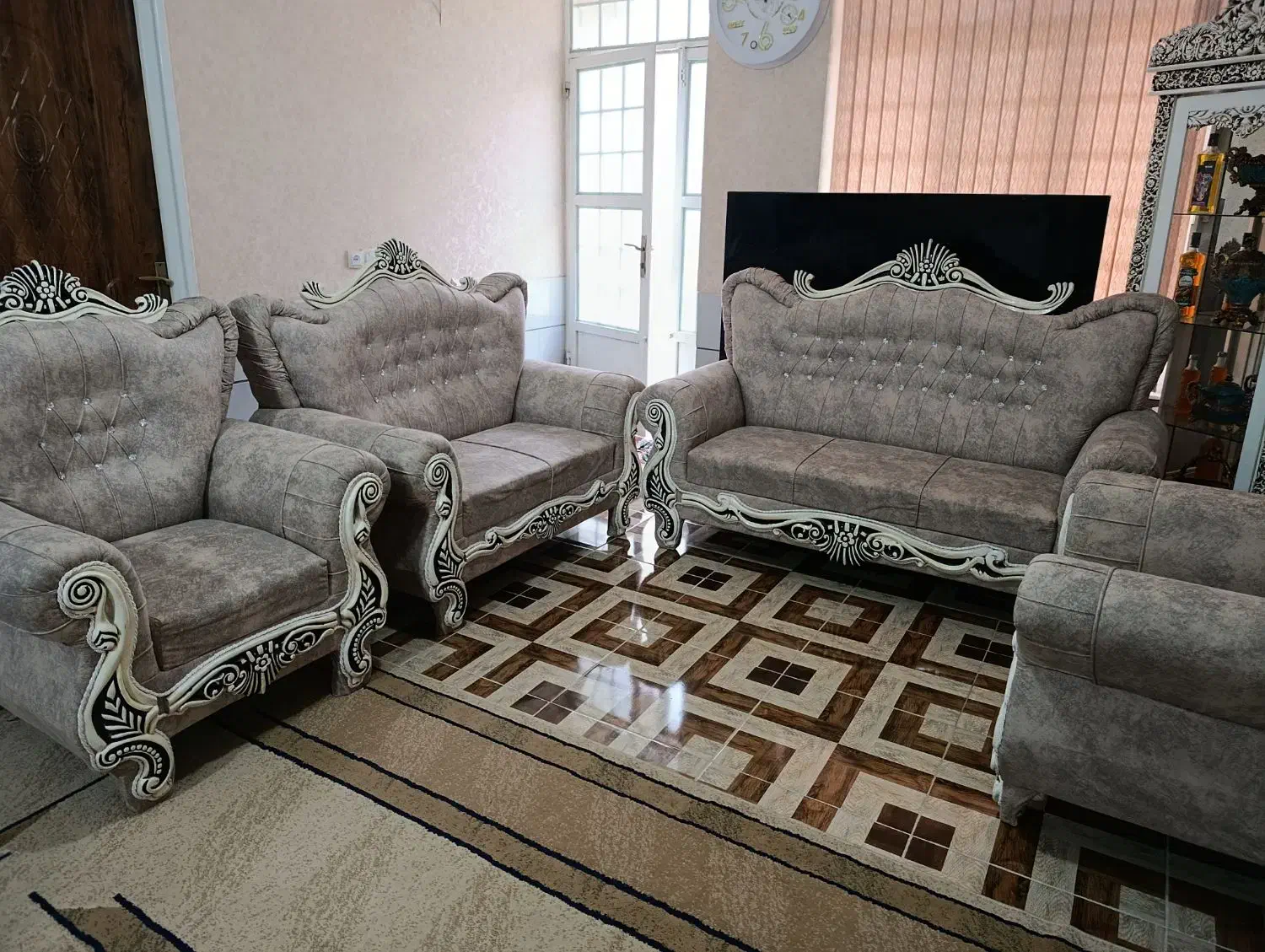 مبل نیمه سلطنتی مهره دوزی شده نو|مبلمان خانگی و میز عسلی|شیراز, شاپورجان|دیوار
