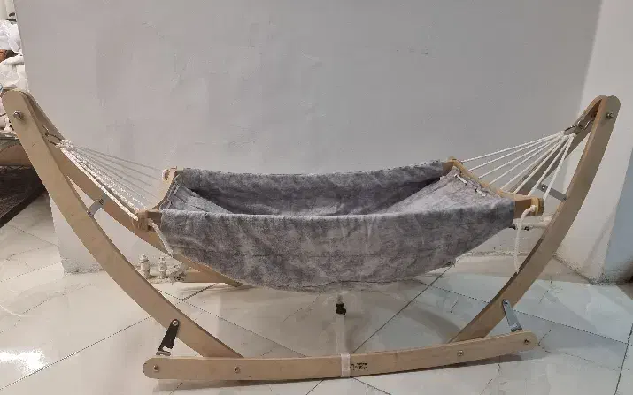 گهواره سنتی و تخت کنار مادر|تخت و صندلی بچه|اندیشه, اندیشه فاز ۳|دیوار