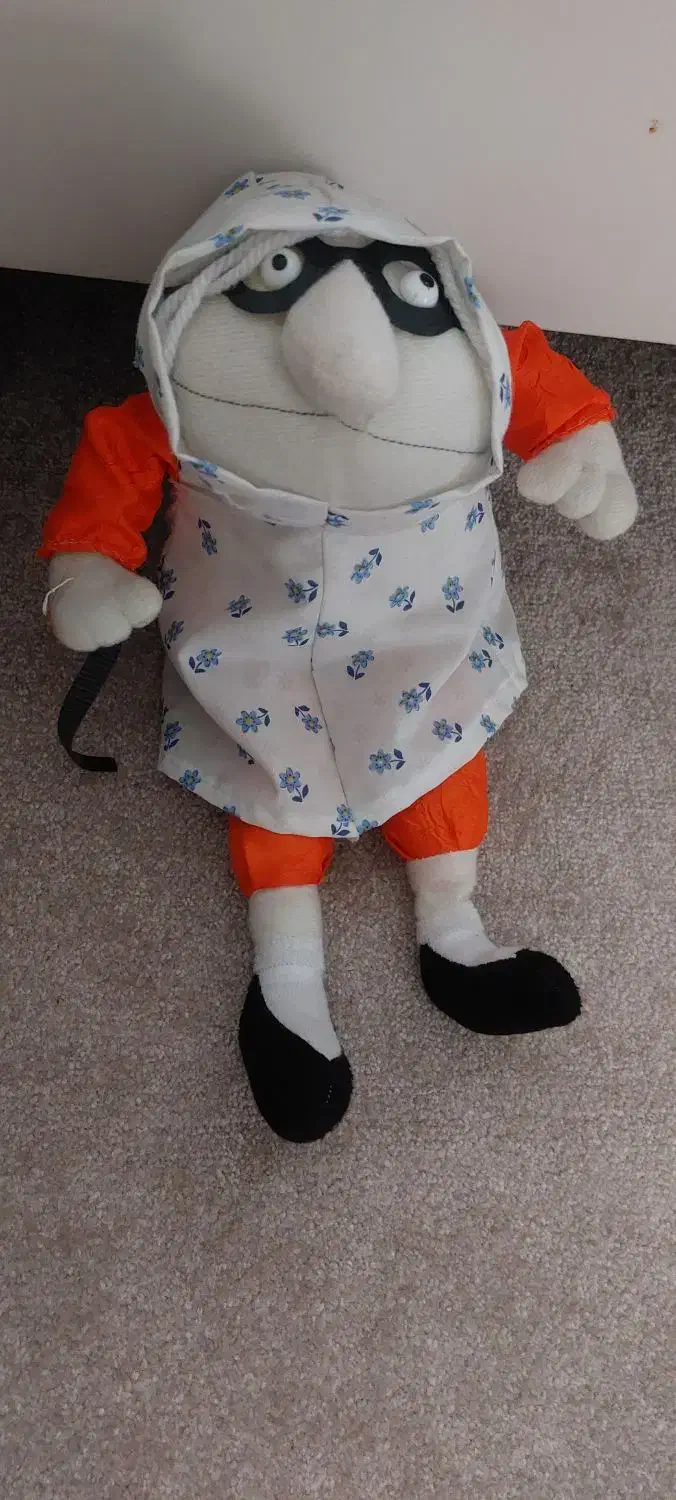 تعدادی عروسک|اسباب‌بازی بچه|اراک, |دیوار