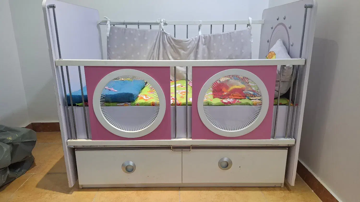 تخت کودک مارک اپادانا|اسباب و اثاث بچه|اهواز, کمپلو جنوبی|دیوار