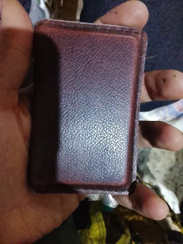 کیف مدارک گم شده|اشیا|رباط‌کریم, رباط‌کریم|دیوار