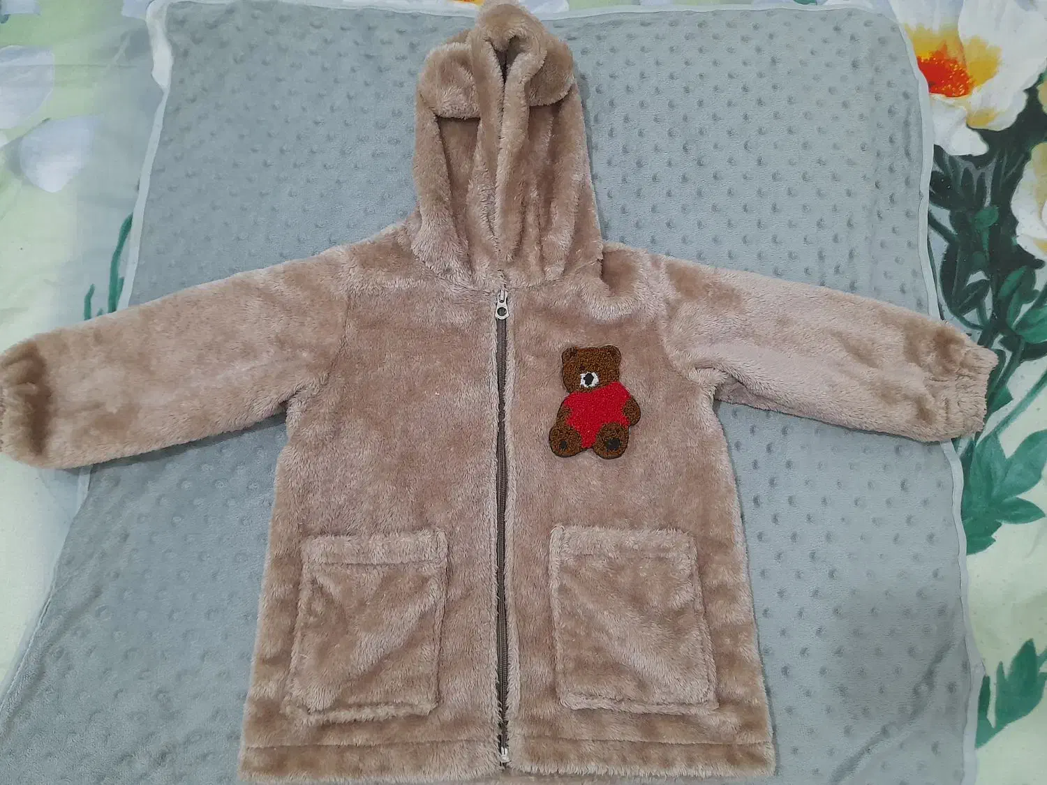 چند دست لباس نو و درحد نو فروش میرسد .|لباس|تربت جام, والفجر|دیوار