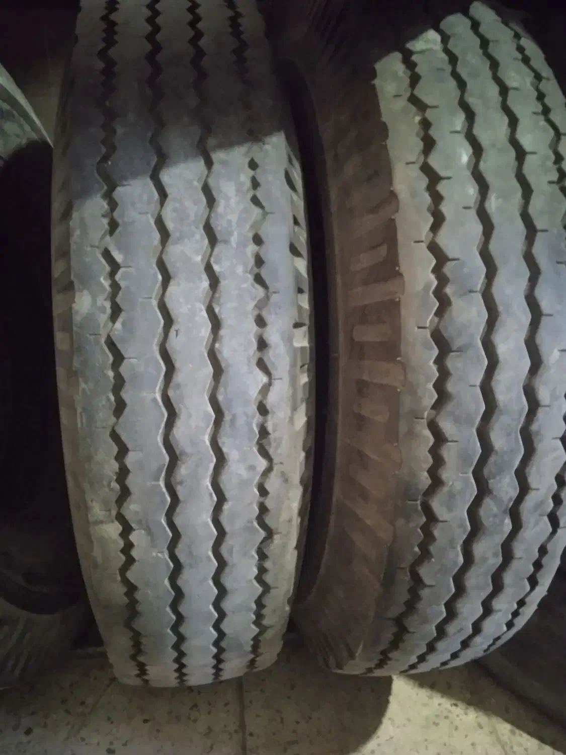 لاستیک نیسان وخاور  تریلی کشاورزی|قطعات یدکی و لوازم جانبی|بجنورد, |دیوار