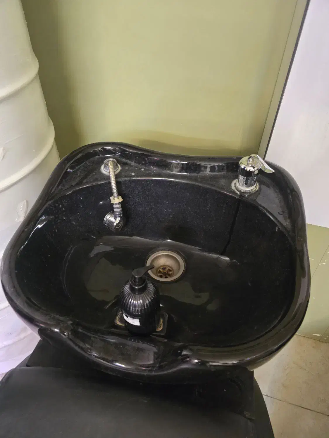 سرشور آرایشگاه|آرایشگاه و سالن‌های زیبایی|مشهد, چهارچشمه|دیوار