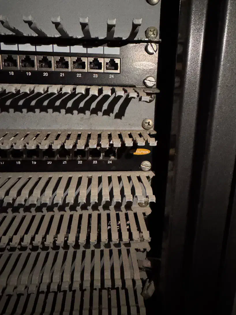 رک تیام همراه سویچ و کابل|مودم و تجهیزات شبکه|اصفهان, پینارت|دیوار