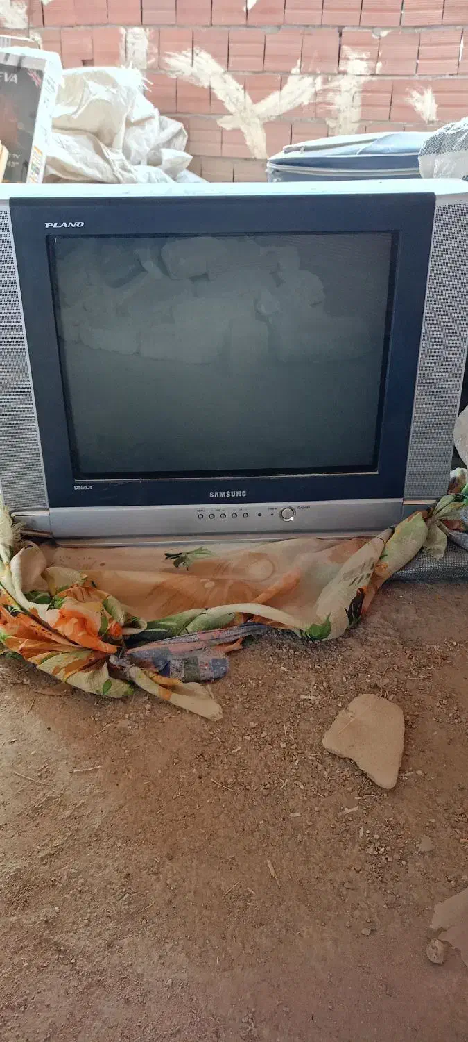 تلویزیون یی با دستگاه دیجیتال و ماشین لباسشو|تلویزیون و پروژکتور|بجنورد, |دیوار