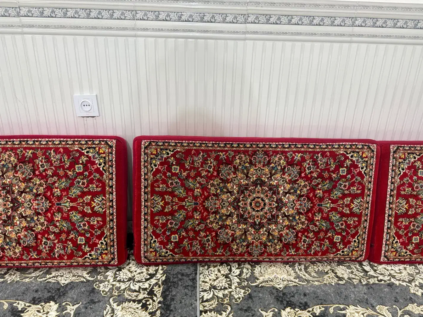 پشتی|پشتی|پیشوا, |دیوار