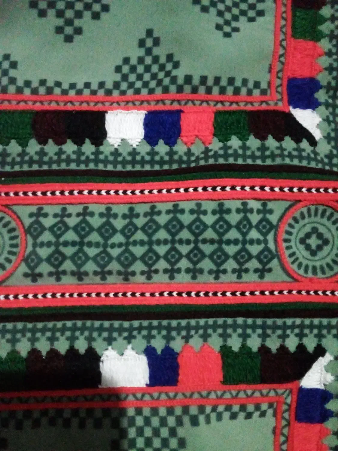 شیرازه دوزم از زابل|لباس|ایرانشهر, |دیوار