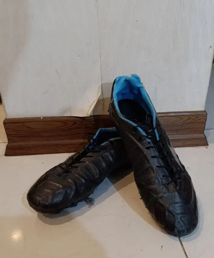 استوک فوتبال، برند mizuno، سایز ۴۴|کیف، کفش، کمربند|اصفهان, کوی گلزار|دیوار