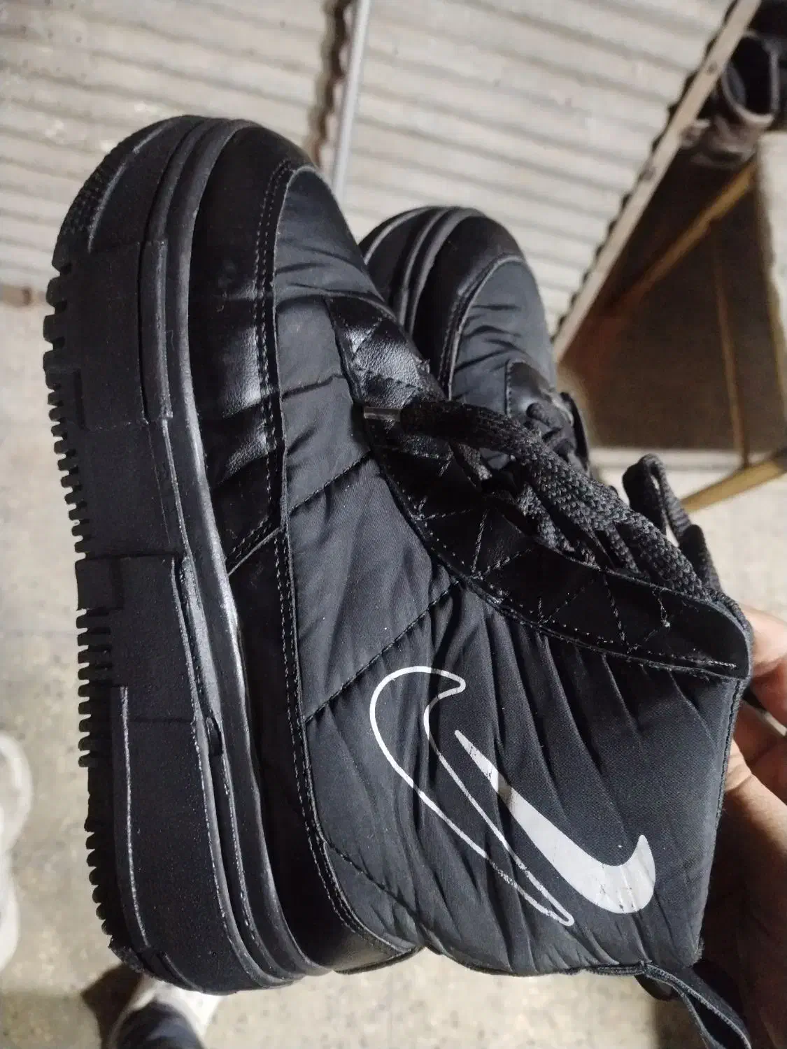 پوتین زمستانه|کیف، کفش، کمربند|میانه, |دیوار