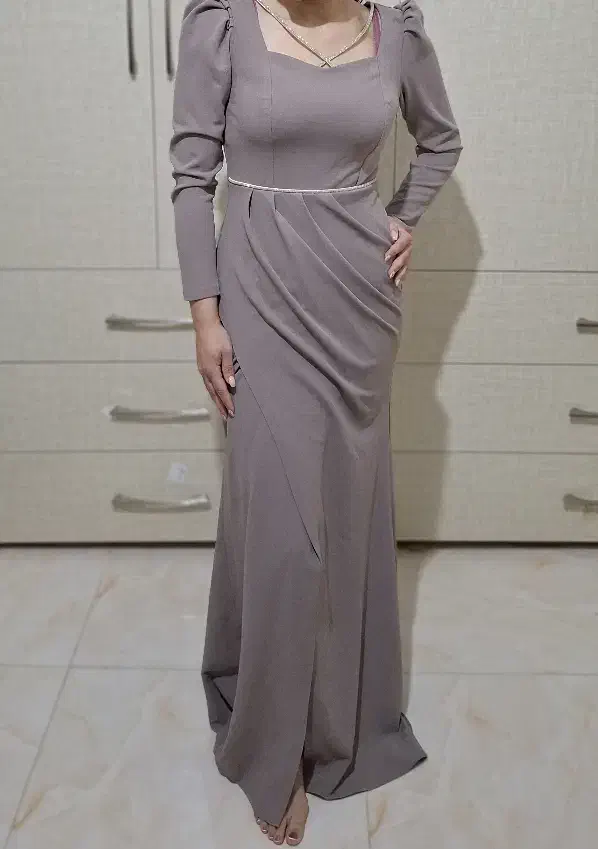 لباس مجلسی|لباس|شیراز, شاه قلی بیگی|دیوار