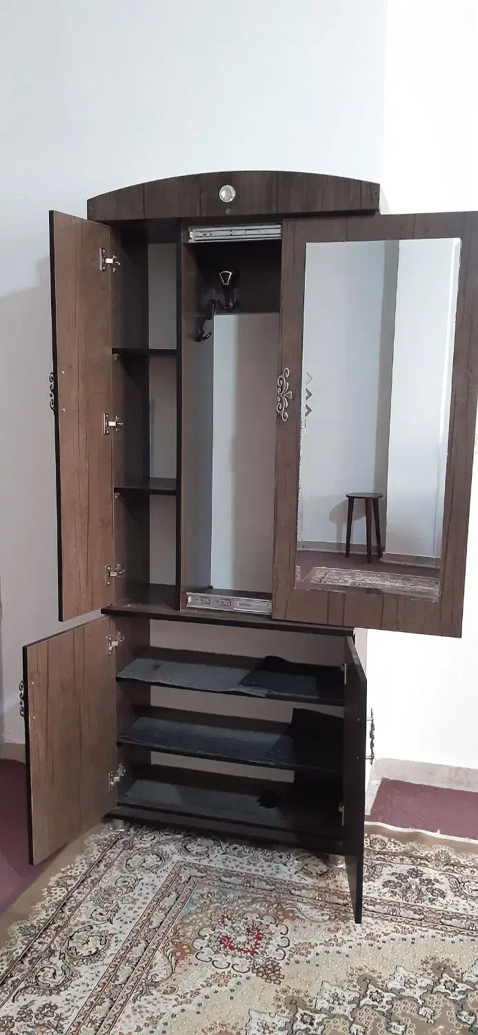 جاکفشی و رختکن|جاکفشی، کمد، دراور|رباط‌کریم, رباط‌کریم|دیوار