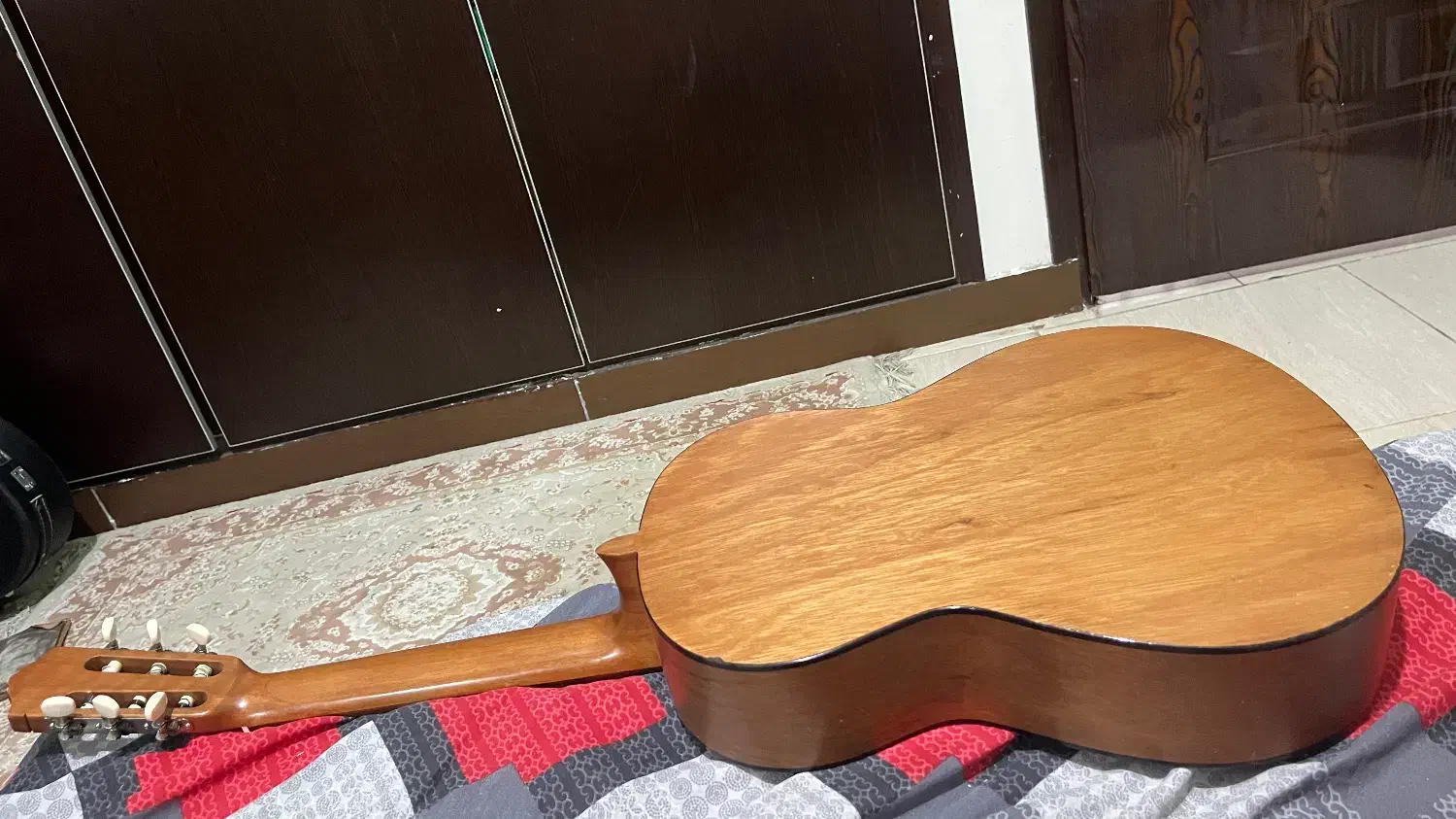 گیتار یاماها|گیتار، بیس، امپلیفایر|بابل, |دیوار