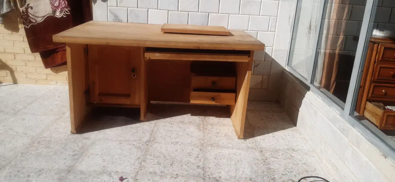 میز کامپیوتر تمام چوب در حد نو|میز تحریر و کامپیوتر|نجفآباد, امیرآباد|دیوار