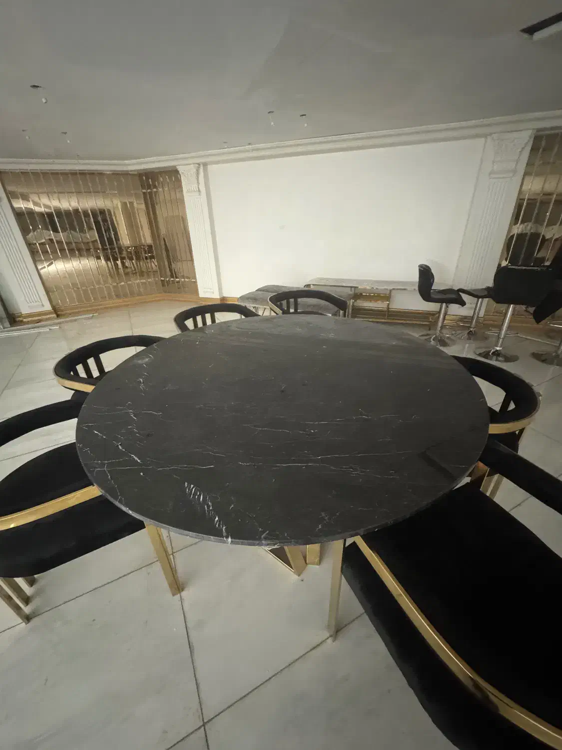 میز و صندلی|میز و صندلی غذاخوری|اصفهان, جلفا|دیوار