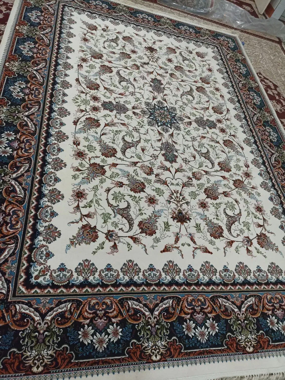 نه متری|فرش|شهرکرد, |دیوار