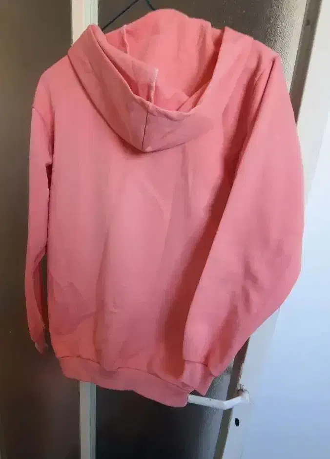 سویشرت|لباس|کاشان, کارگر|دیوار