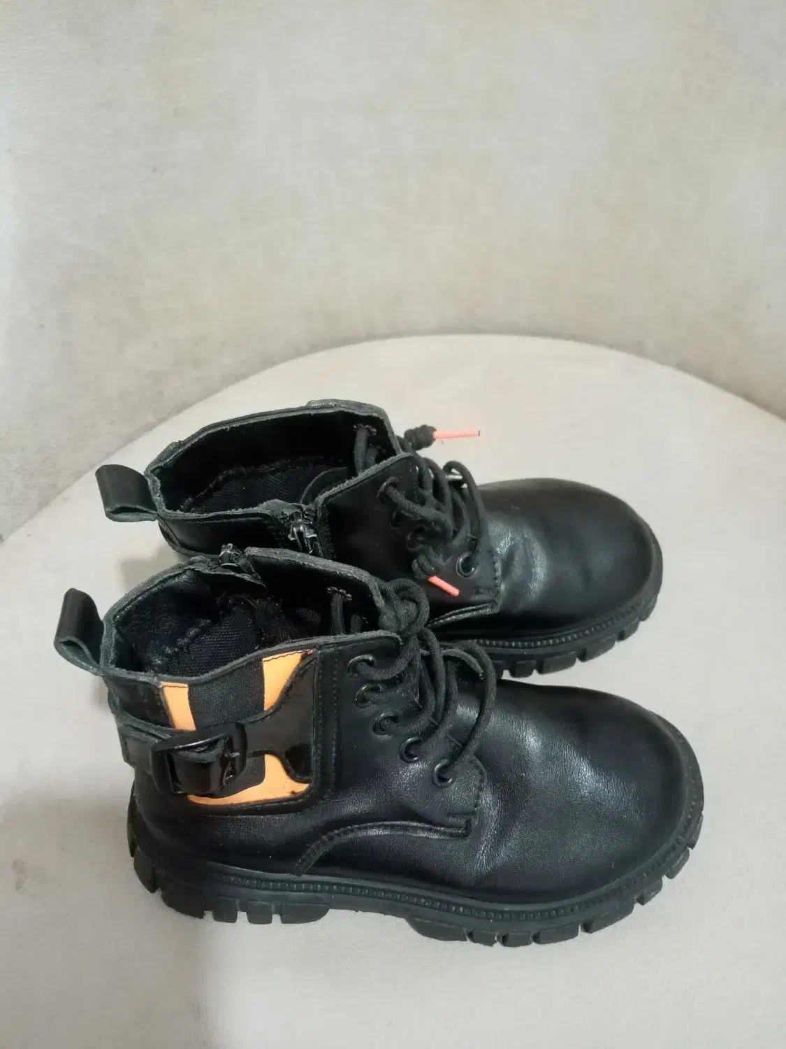 بوت بچگانه|کیف، کفش، کمربند|شیروان (خراسان), |دیوار