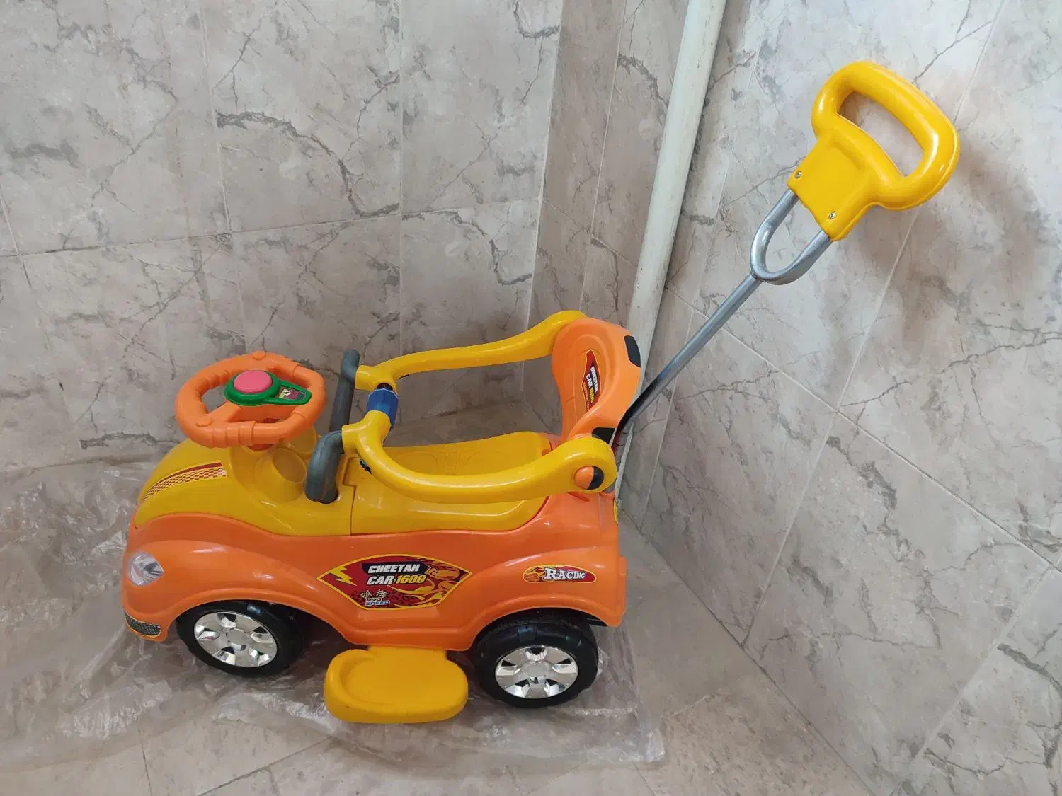 ماشین بازی سالم و تمیز و کم کار باکارتون|اسباب‌بازی بچه|اصفهان, الهیه|دیوار