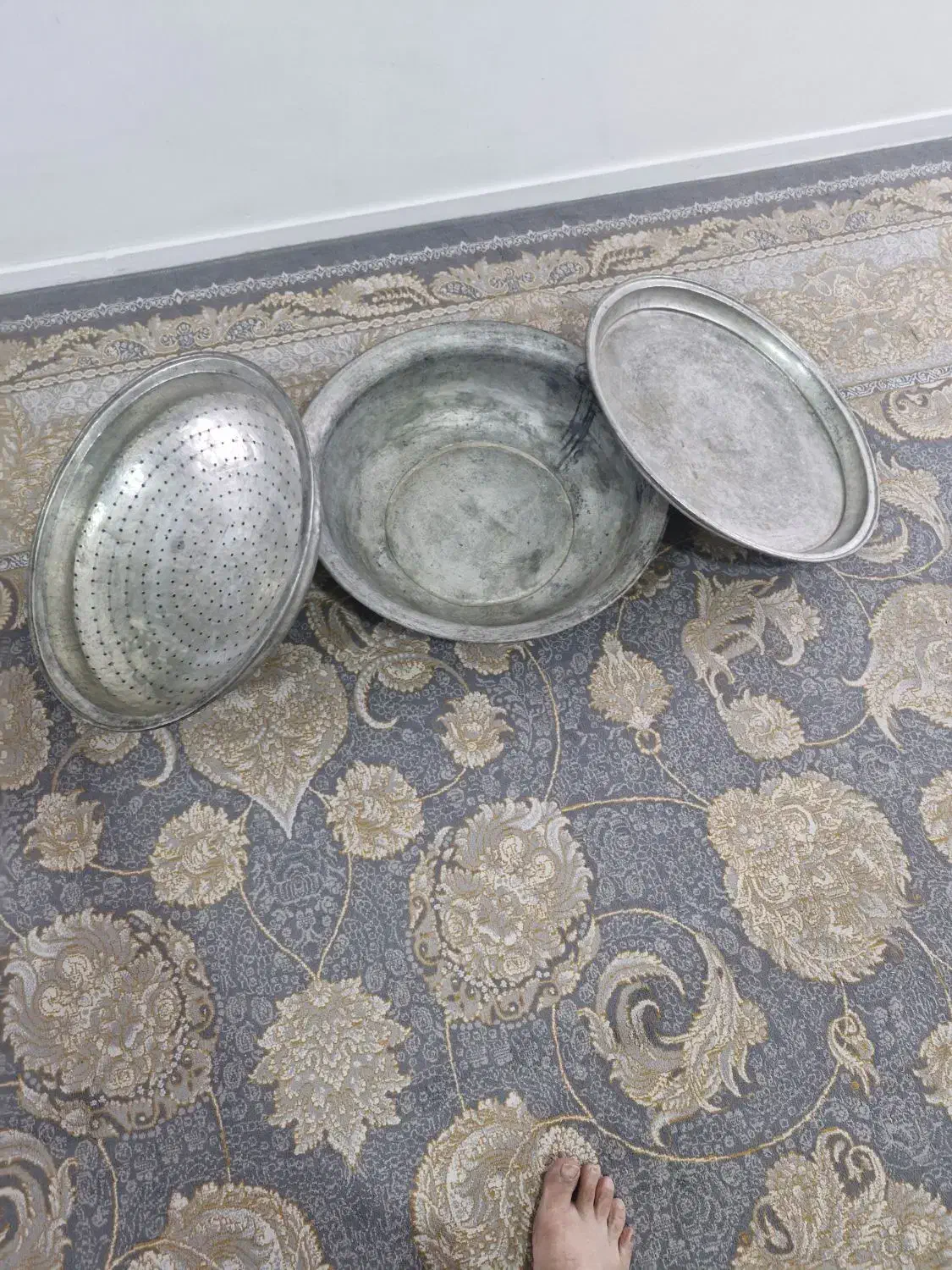 ظروف مسی عتیقه|کلکسیون اشیاء عتیقه|شیراز, کوشک میدان|دیوار