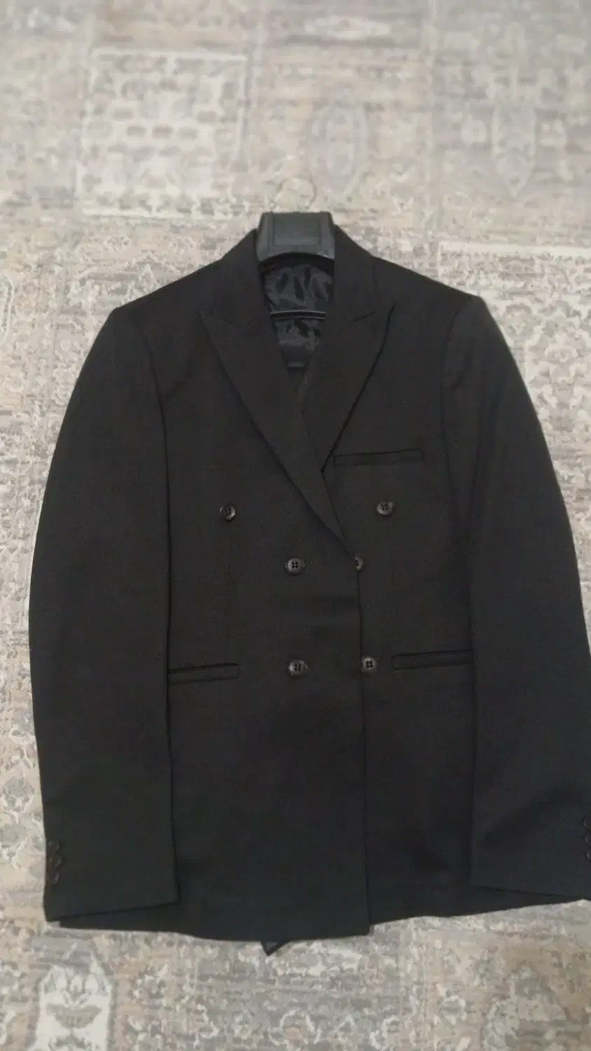 کت و شلوار|لباس|کرج, حصارک بالا|دیوار