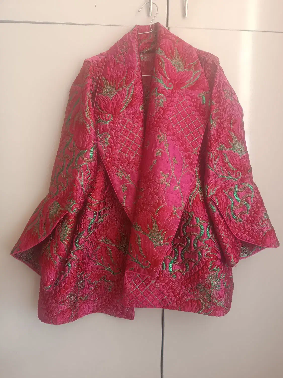 کت مجلسی|لباس|دهلران, |دیوار