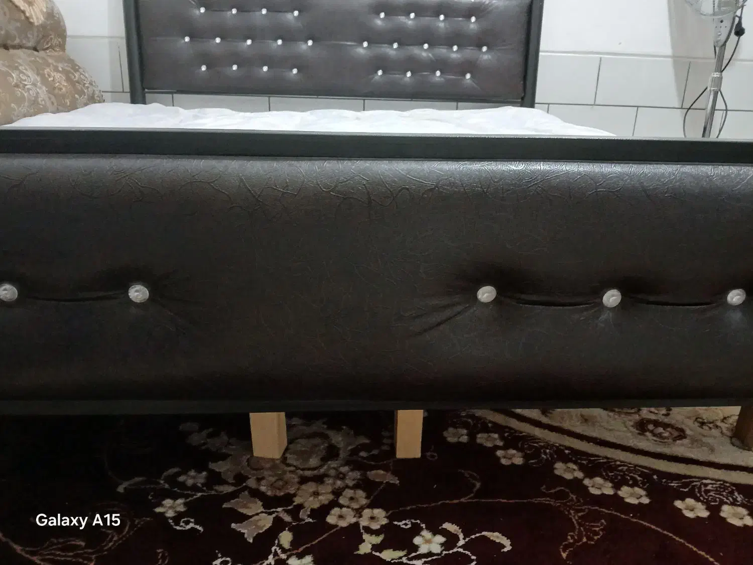 تخت خواب دونفره چرمو فلز|تخت و سرویس خواب|فسا, |دیوار