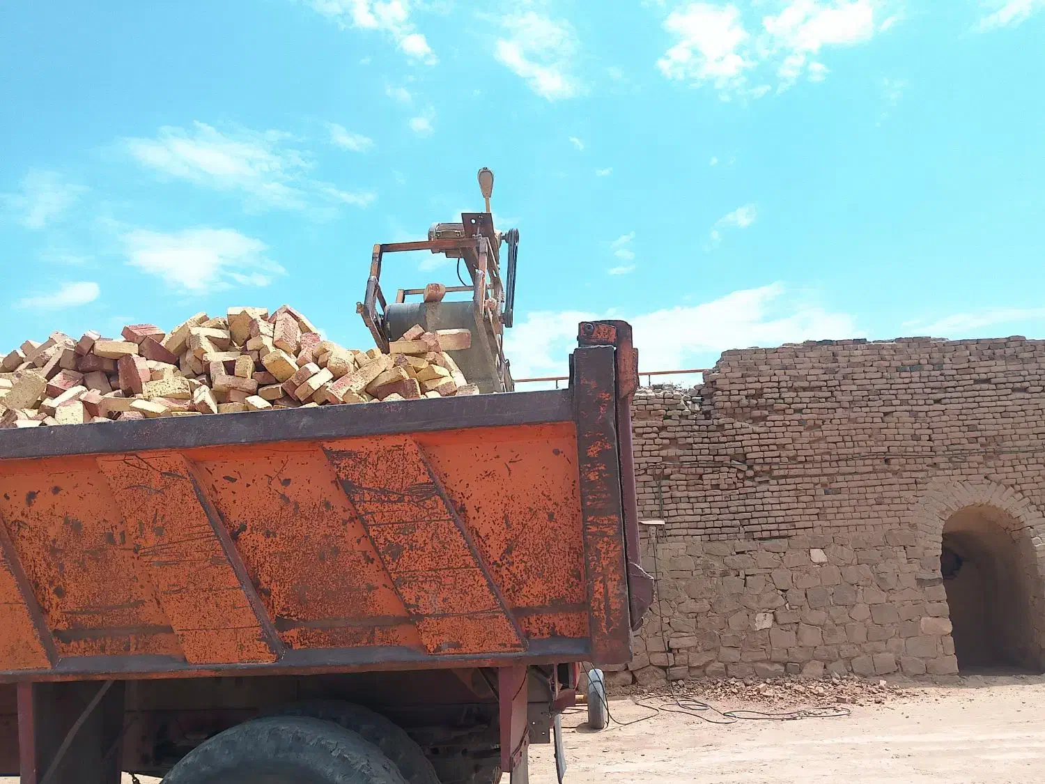 اجر فشاری مستقیم از کوره بدون واسطه با چک|مصالح و تجهیزات ساختمان|نوشین شهر, |دیوار
