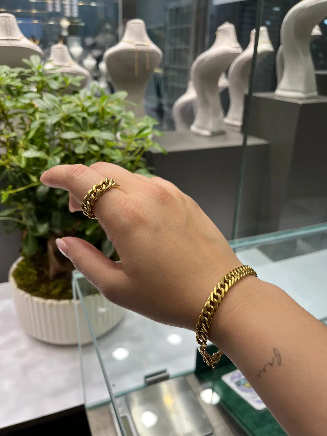 Cartier|جواهرات|گرگان, |دیوار