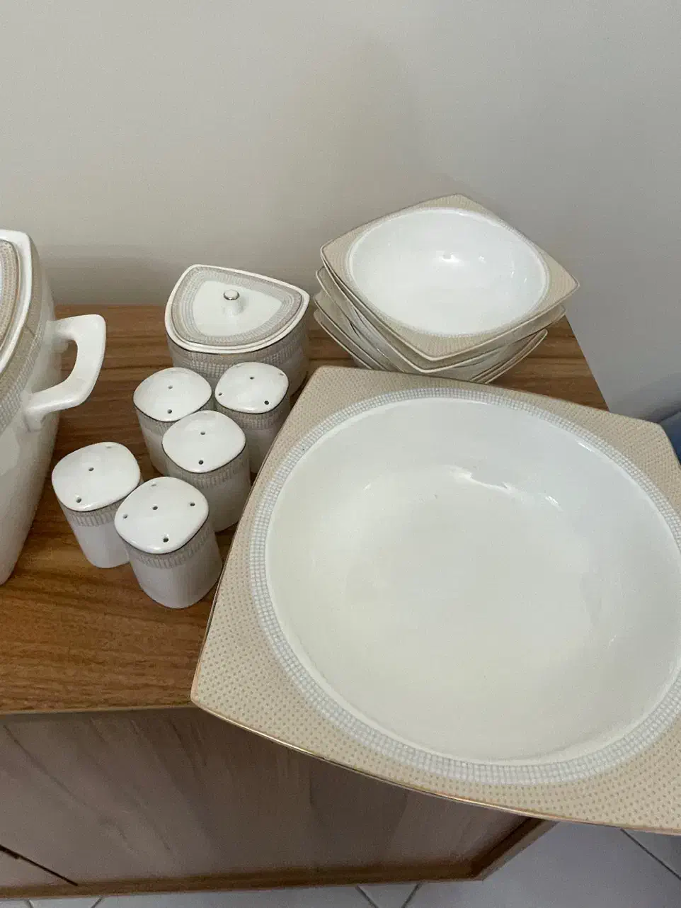 فروش سرویس چینی المانی ۱۲۶ پارچه|ظروف سرو و پذیرایی|کرج, گلشهر|دیوار