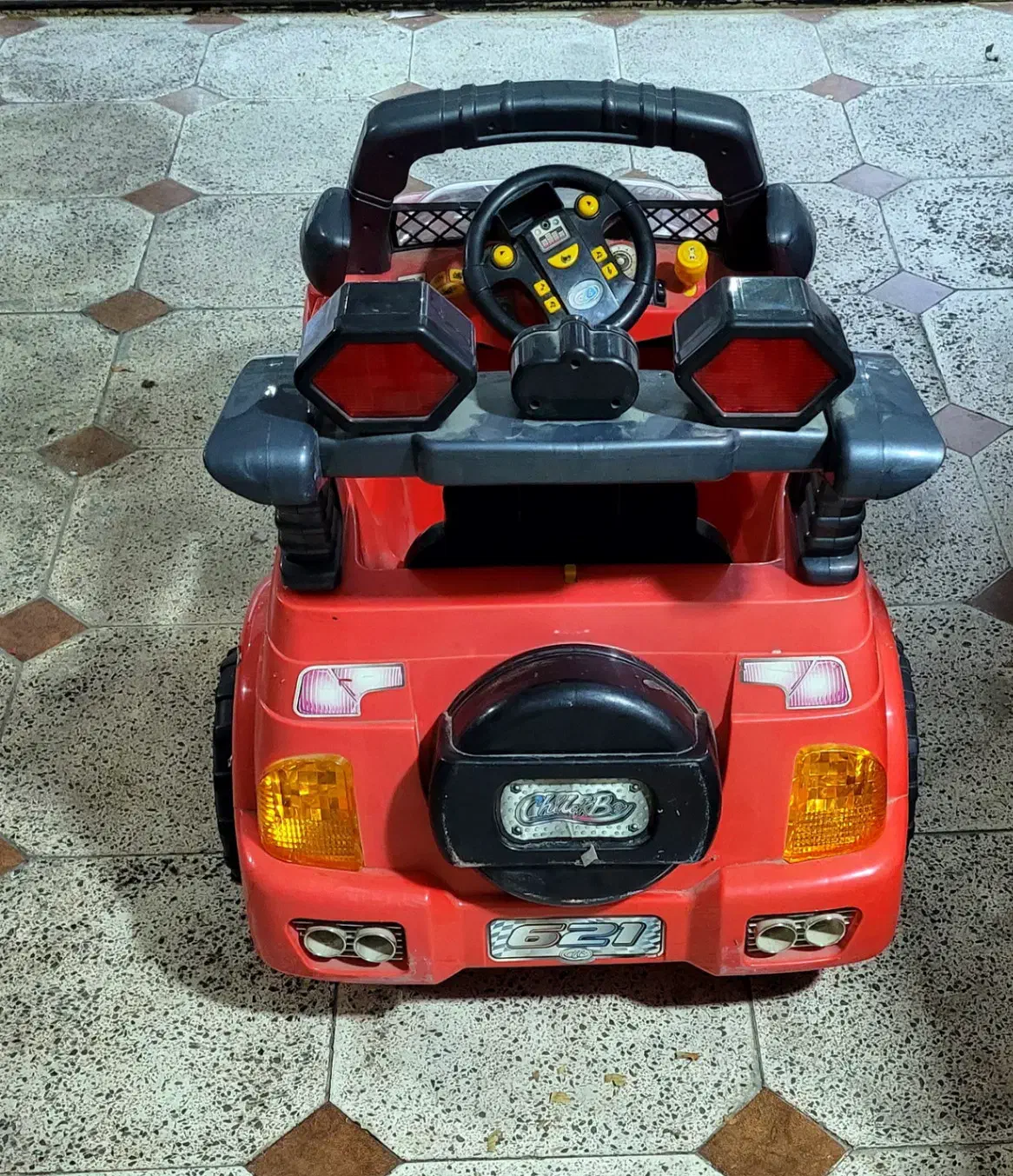 ماشین شارژی دو موتوره کم کارکرد|اسباببازی بچه|همدان, |دیوار