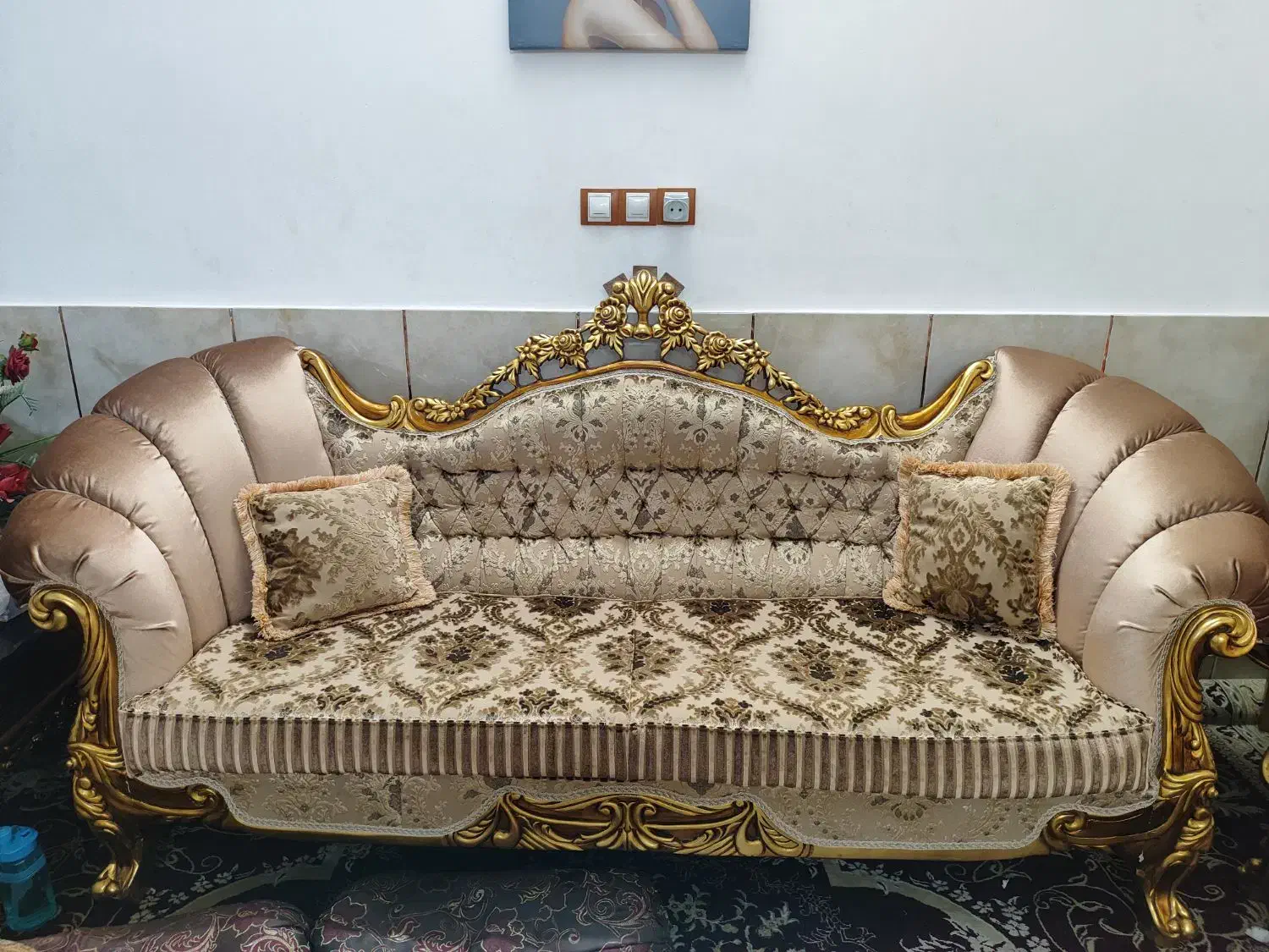 مبلمان سلطنتی اصل در حد نو همراه جلو مبلی و عسلی|مبلمان خانگی و میز عسلی|دامغان, |دیوار