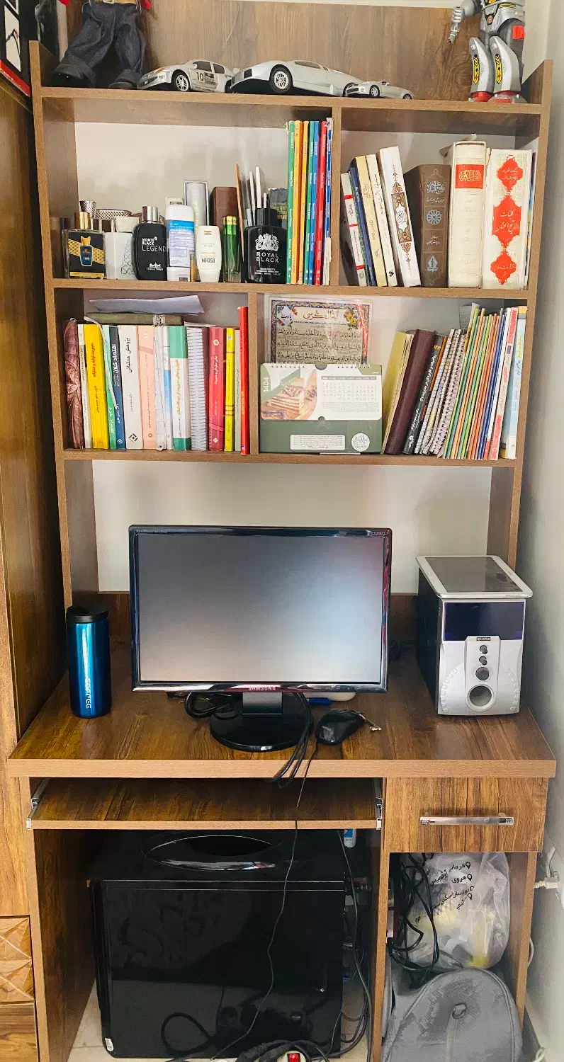 کتابخانه و میز تحریر بسیار سالم و‌نو|میز تحریر و کامپیوتر|دماوند, گیلاوند|دیوار