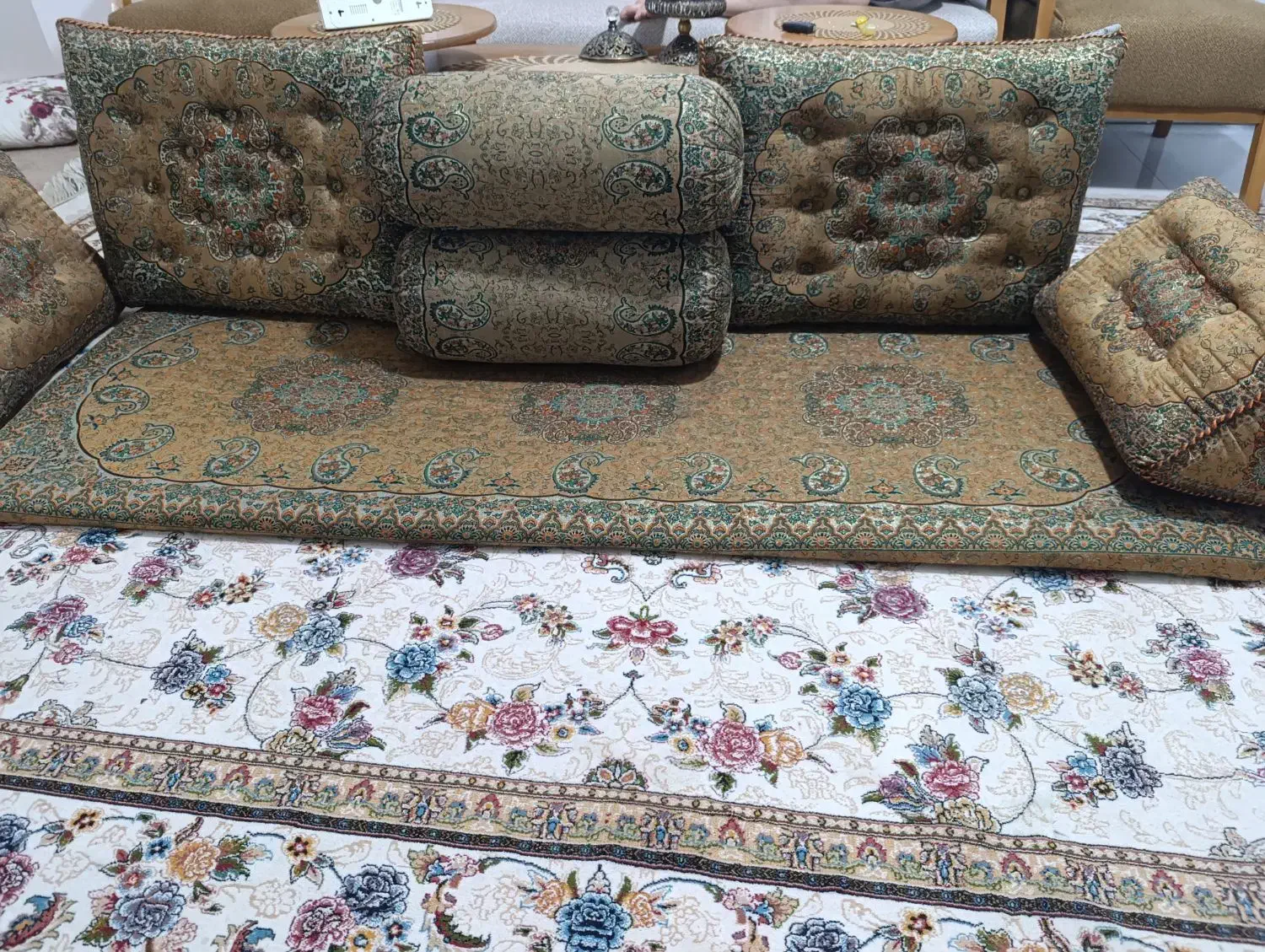 شاه نشین|پشتی|خرم‌آباد, |دیوار